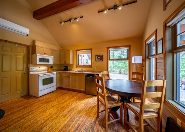 Halcyon Chalet 1 Bed Kitchen Dining