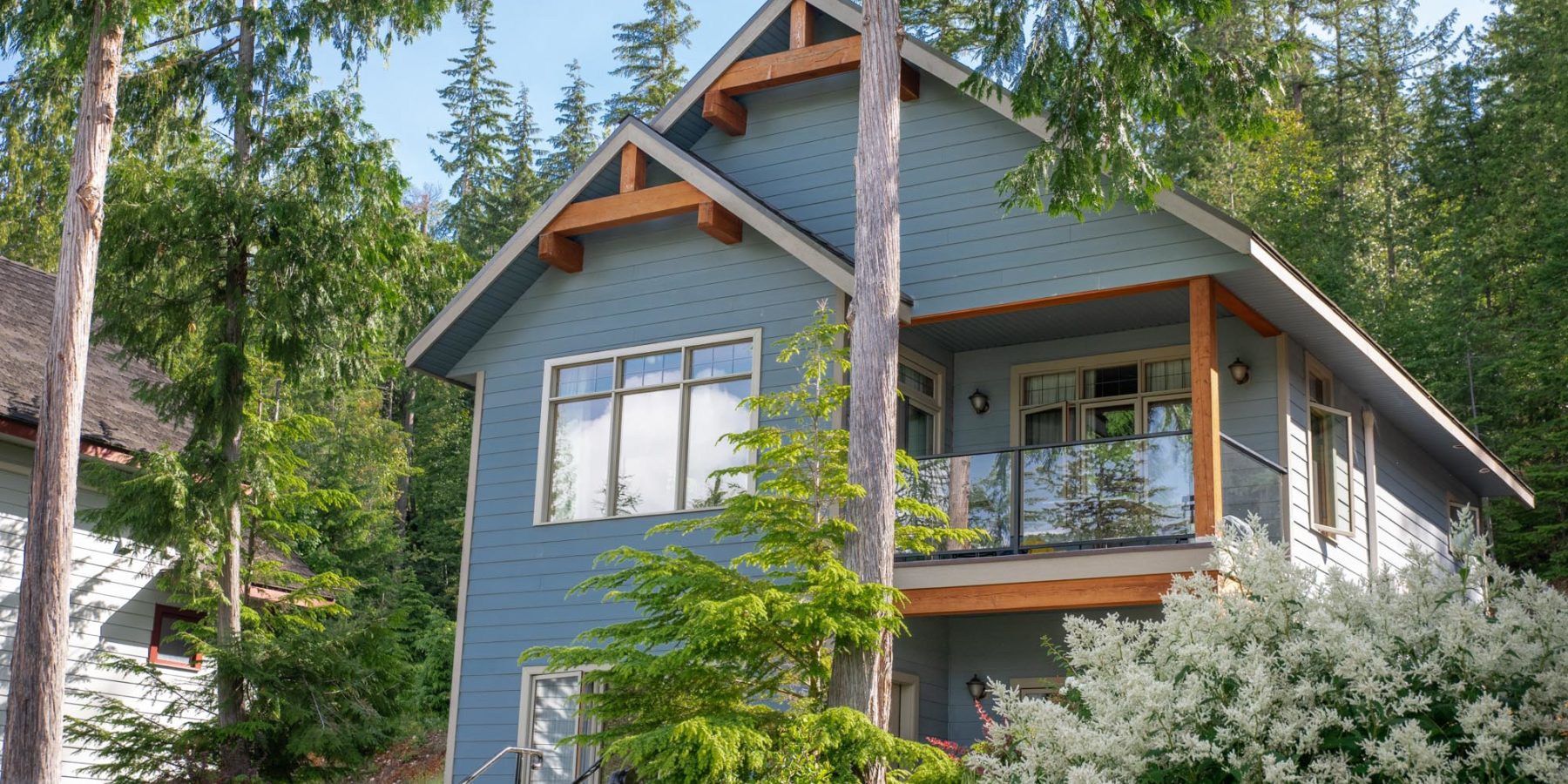 King Chalet Outside Building View