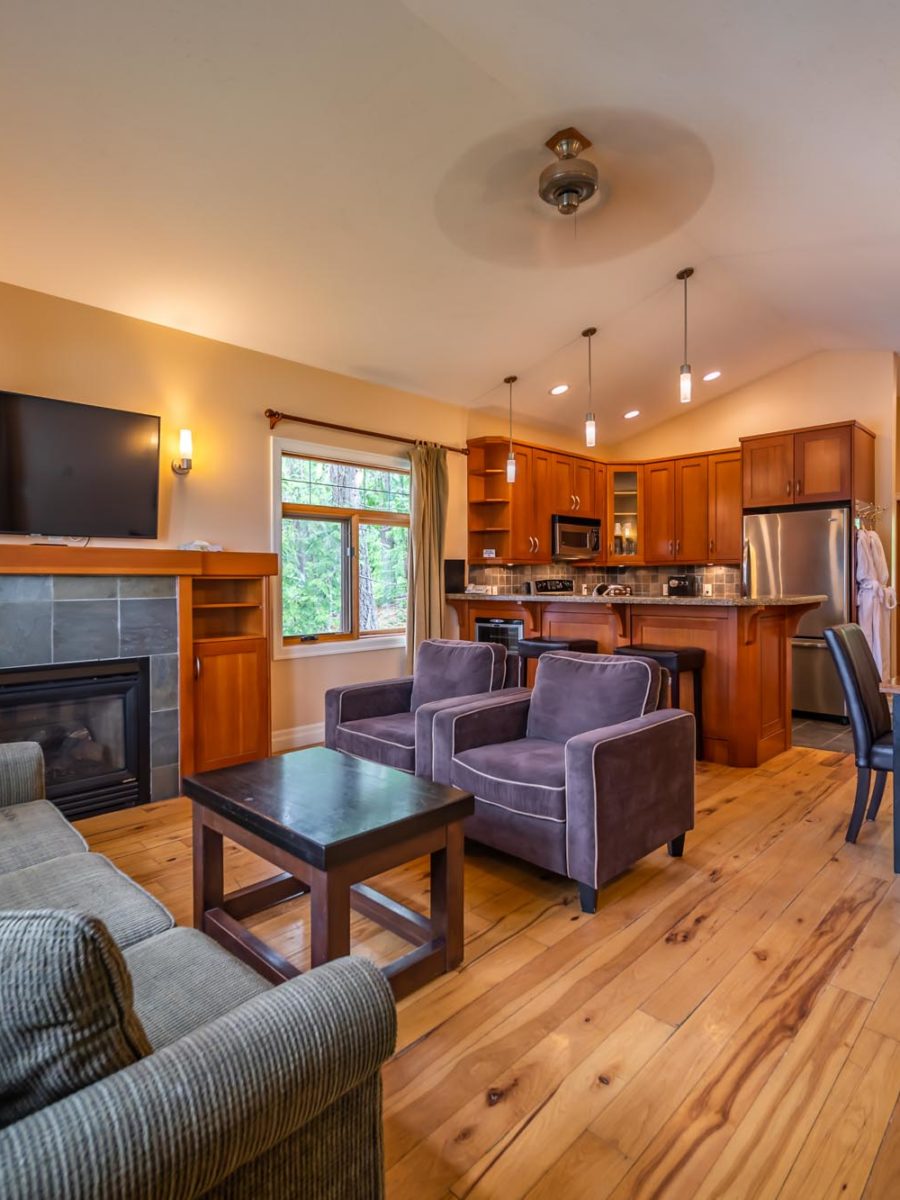 Halcyon King Chalet Full Room