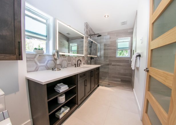 Halcyon King Cottage Bathroom