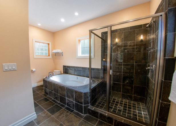 Halcyon Loft Chalet Bathroom with Shower and Tub